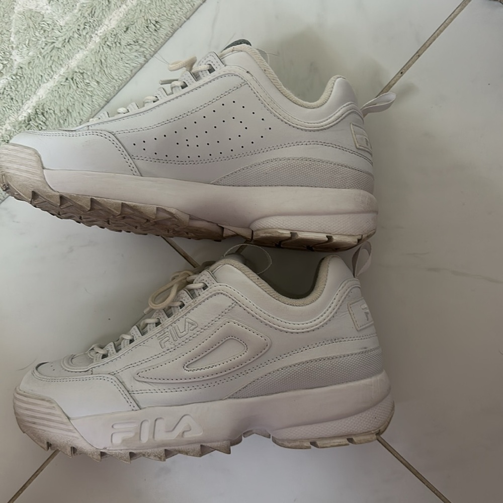 Fila Disruptor leather  White Sneaker size 9 Euc - Picture 3 of 6